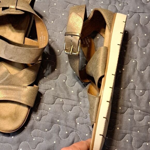 Hocus Pocus Kayla bronze sandals size 8.5 - Picture 3 of 6